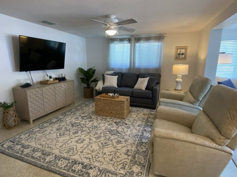 Spacious living room