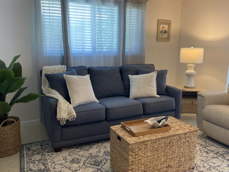 Brand new furniture all throughout!