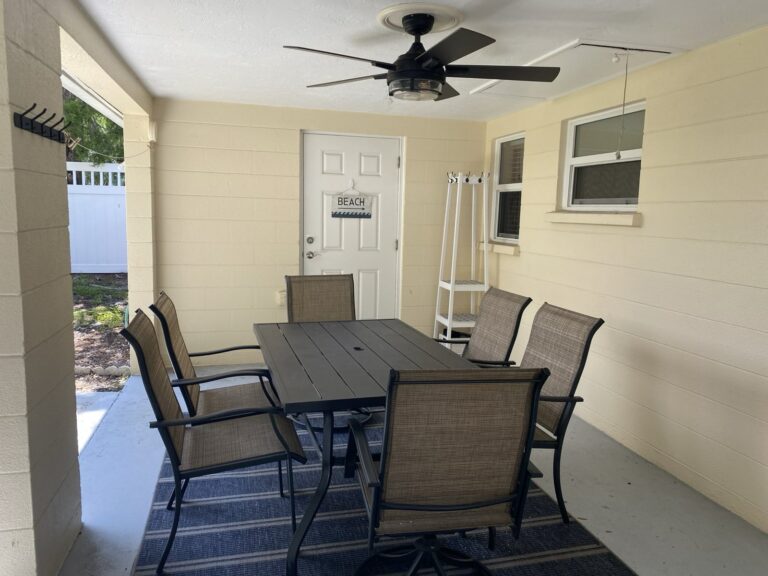 Outdoor seating for 6